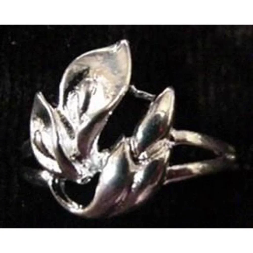 Sterling Silver Plated Flower Ring Size 7 New Old Stock US Sellr Fashion Jewelry